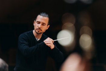 Thomas Jung dirigiert die Bamberger Symphoniker